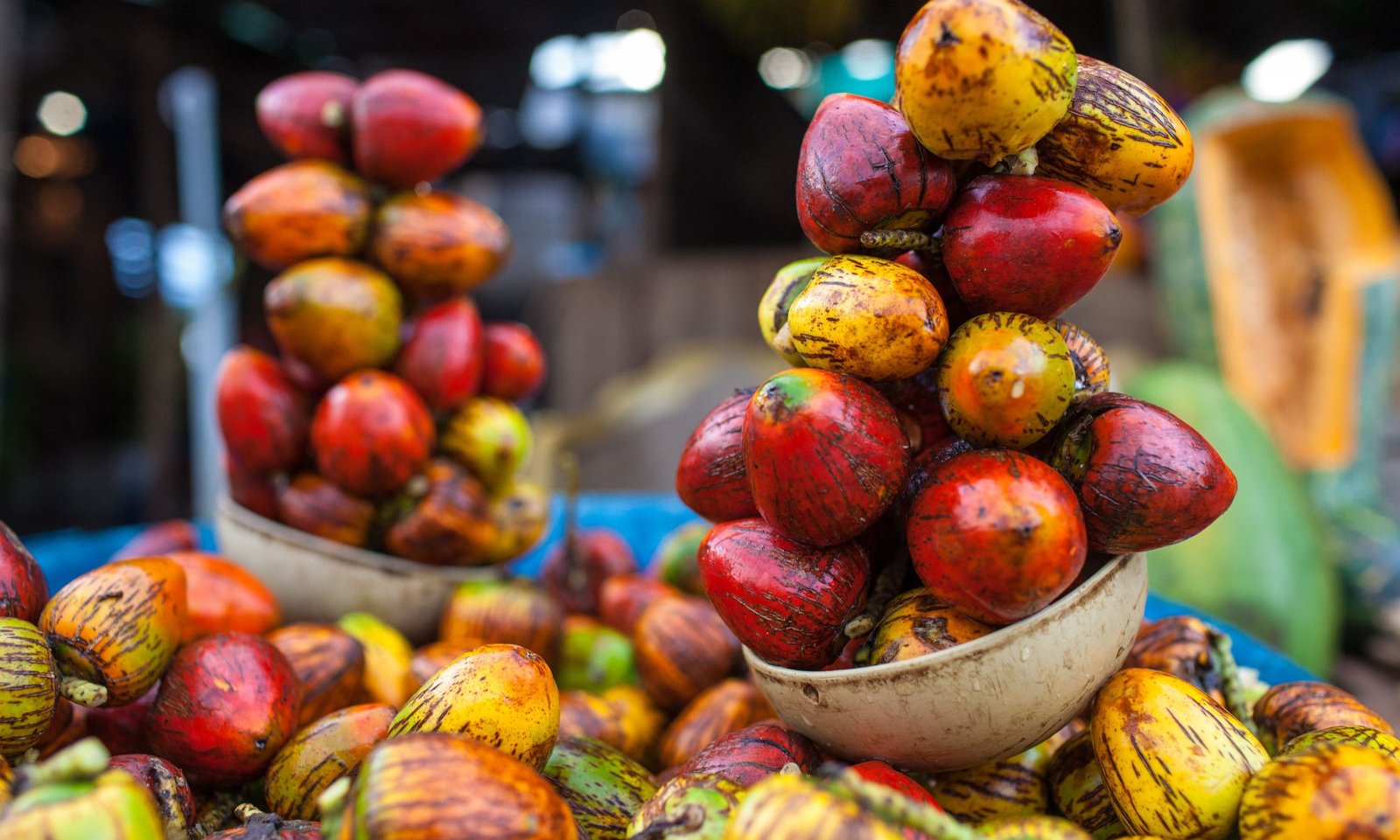 Frutos de la Amazonía en un mercado local